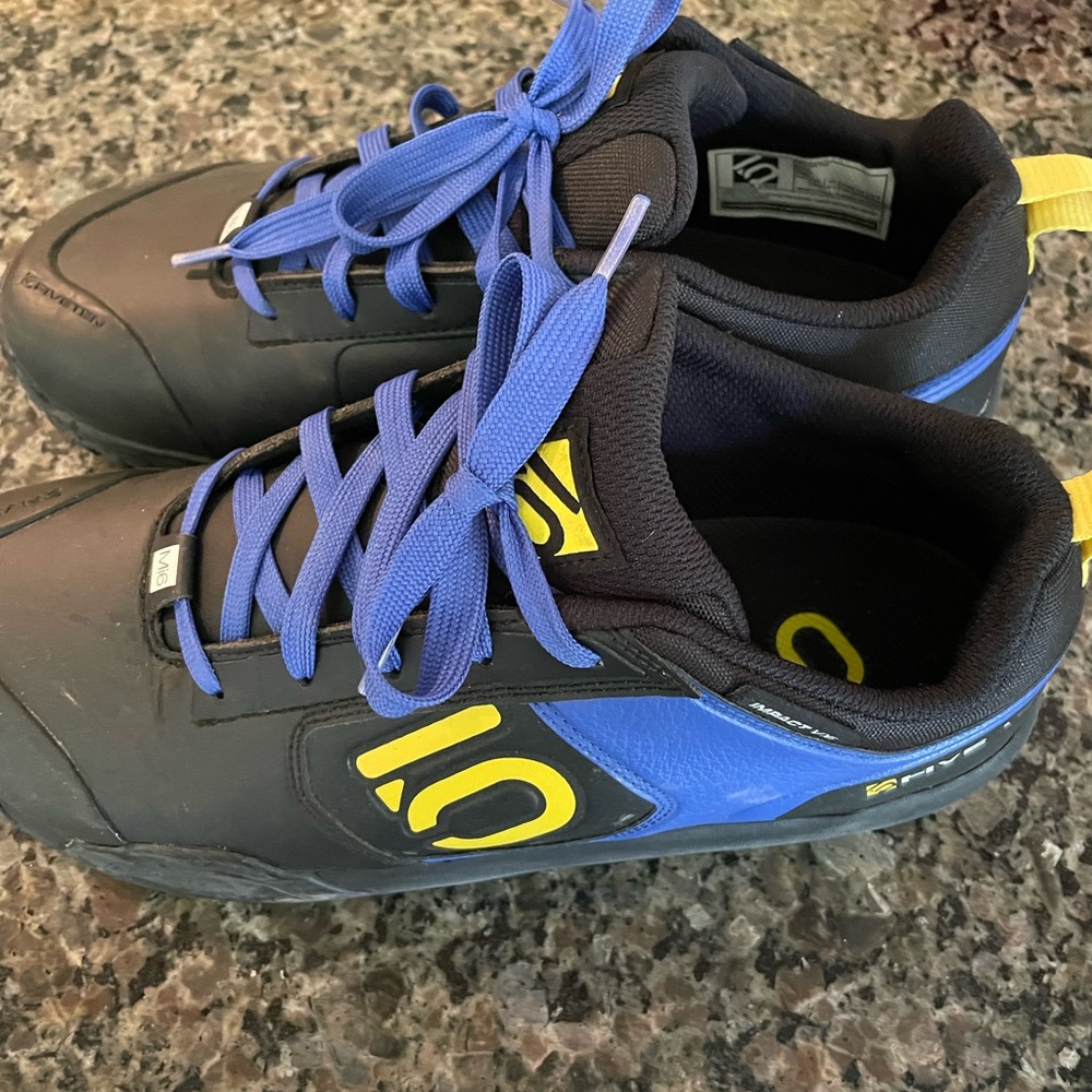 Mens size 9 Five Ten Impact VXI bike shoes. Worn once!